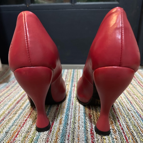 Fluevog NWOB Attentions Paris red/rose leather platform pump - 8.5 - Picture 6 of 15